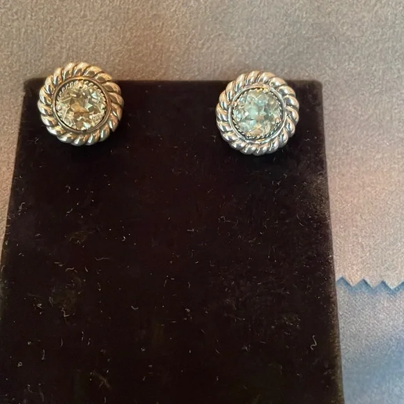 Sterling silver pierced earrings - Picture 1 of 3
